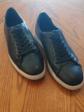 Perry Ellis Men's Black Lace-Up Low-Top Sneakers with White Sole